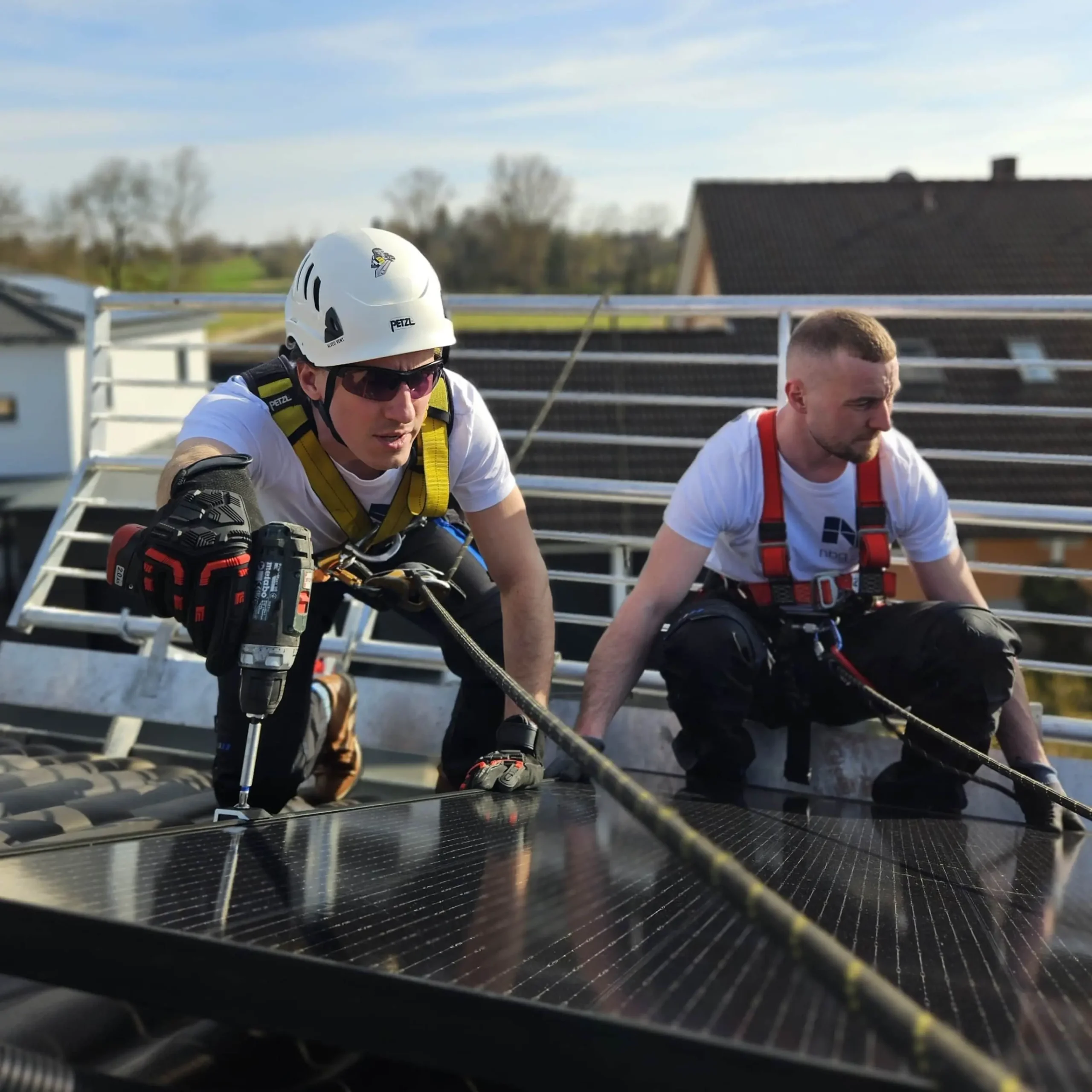 Montage einer Photovoltaik-Anlage in Nürnberg durch das Team von nbg solar