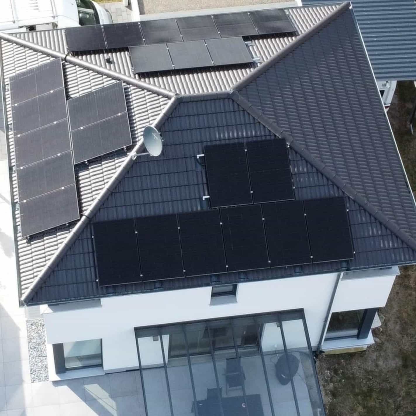 Photovoltaik-Anlage auf dem Dach eines Hauses in Nürnberg, montiert von nbg solar